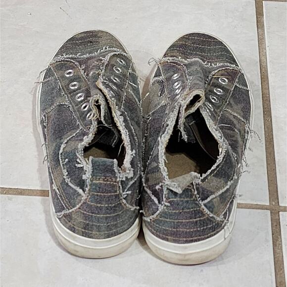 Camo Sneakers Slip On Shoes Distressed Canvas Casual Comfort Flats Women - Picture 3 of 7